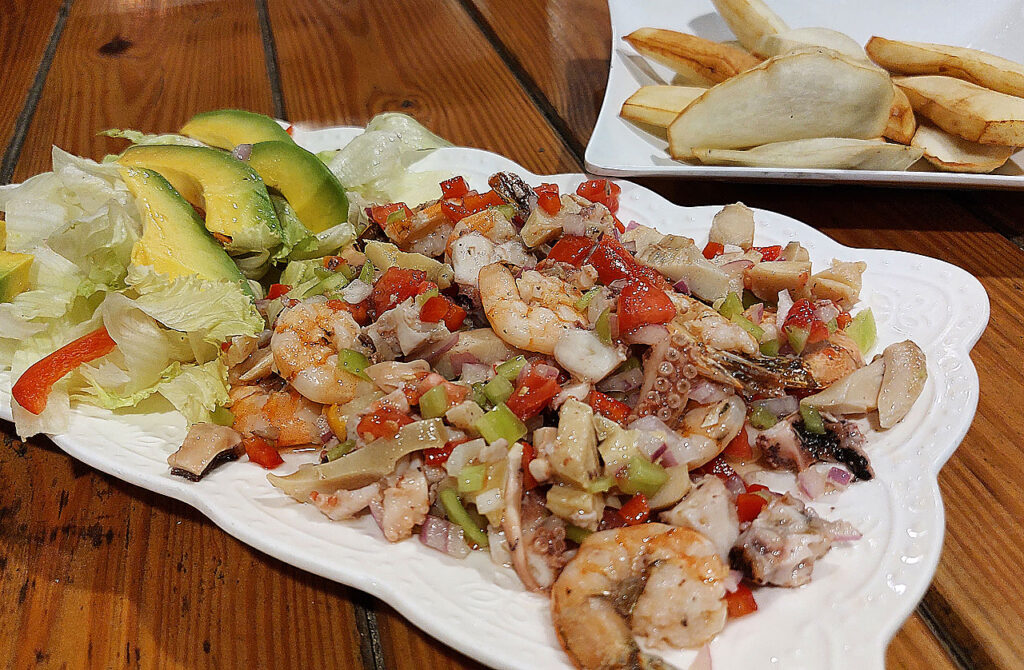 salpicon-playa-buen-hombre-restaurante - We❤️Buen Hombre | Kitesurf Domincan Republic